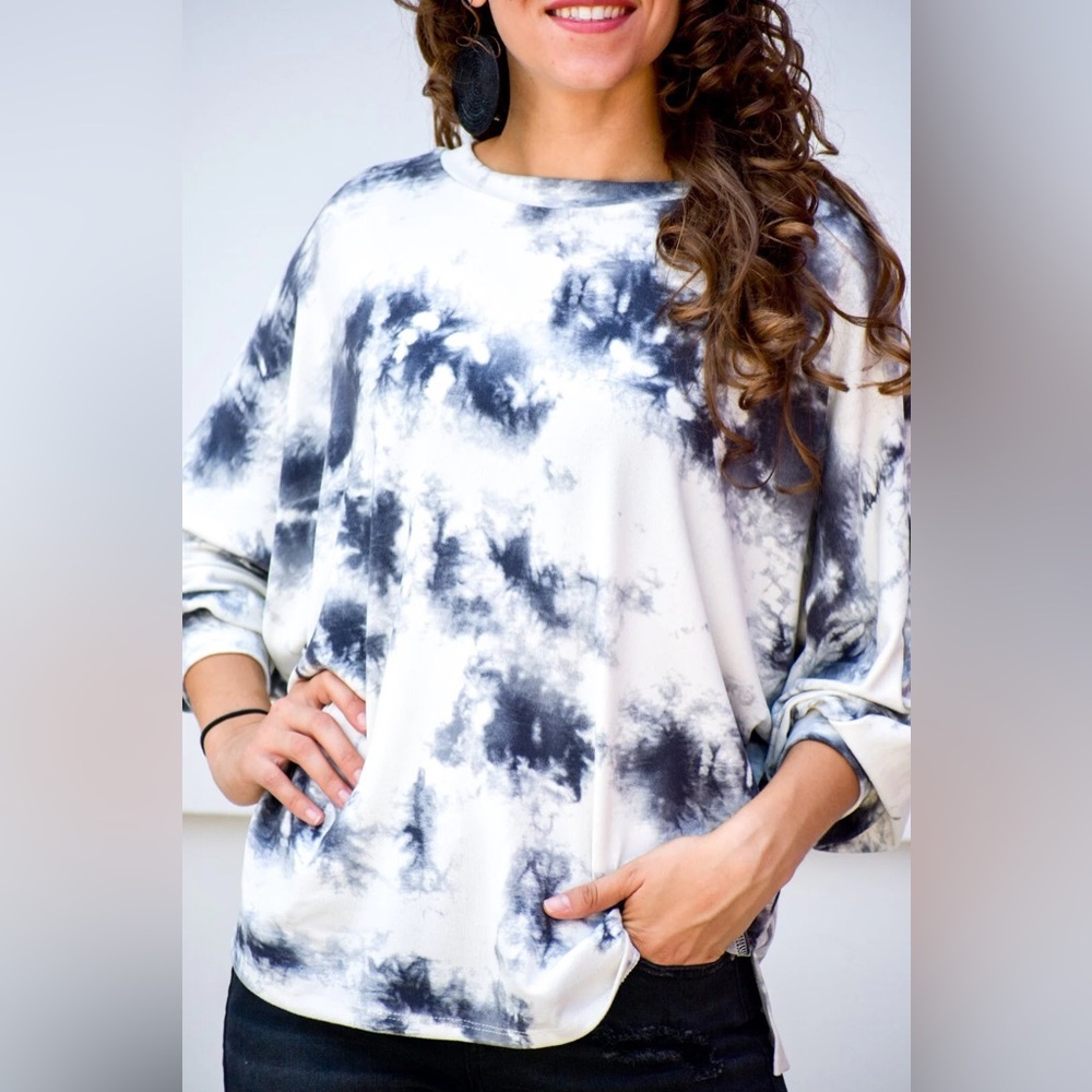NWOT SIZE M Sweet Love Black and White Tie-Dye Sweatshirt